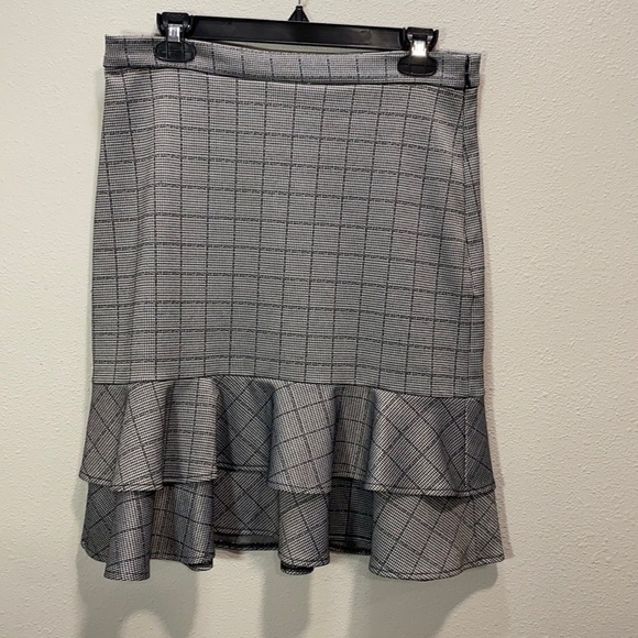 Banana Republic factory plaid ruffle midi skirt - Picture 1 of 6